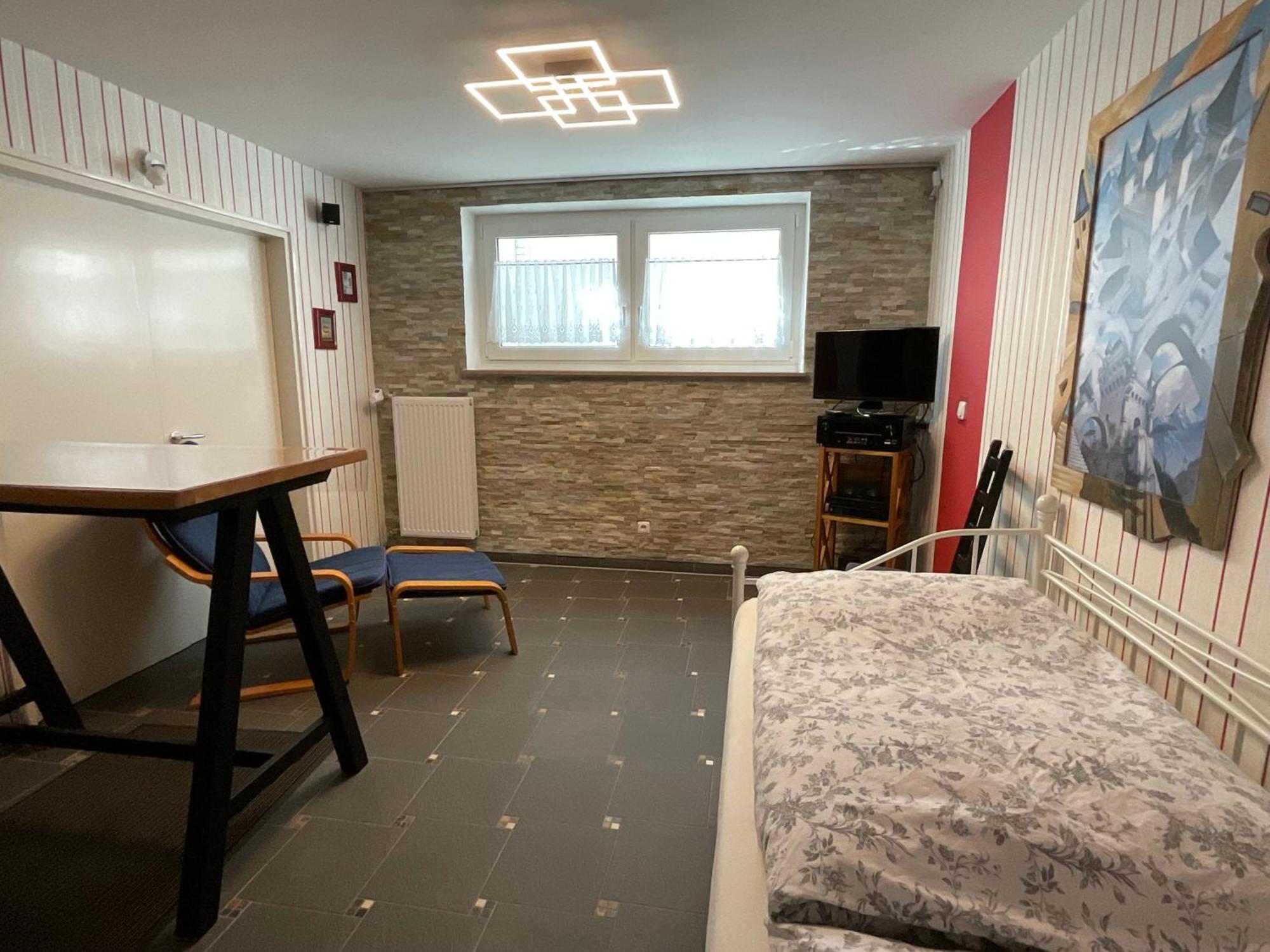 Messe-Apartment, 4 Schlafzimmer, 80 Qm, Garten - 6 Km Zur Messe, Verkehrsguenstig, Ruhig, Parkplaetze Nuremberg ภายนอก รูปภาพ